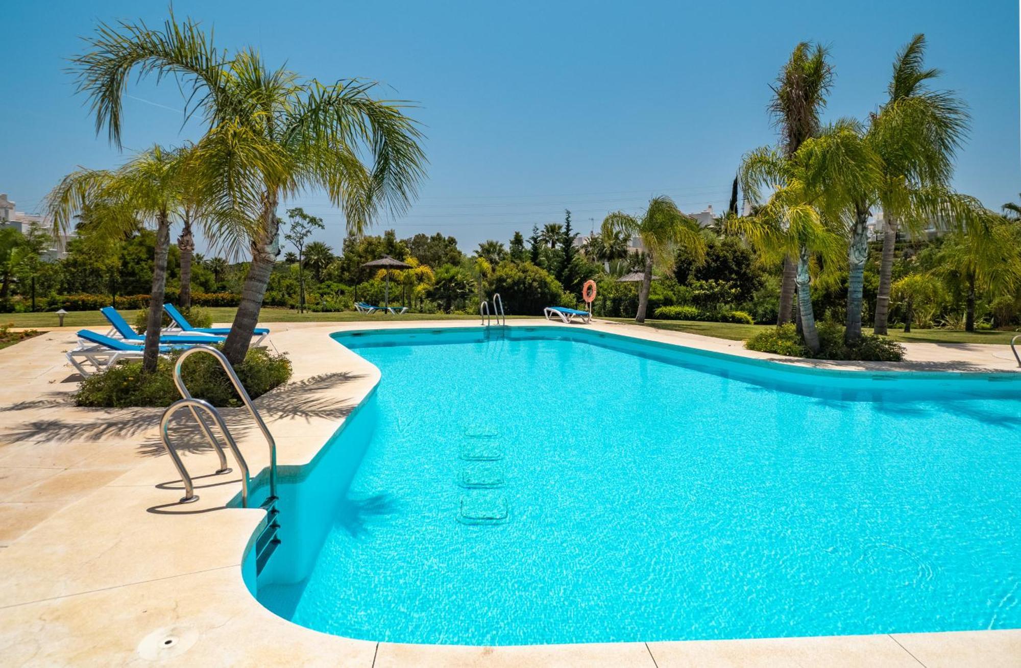 Alcazaba Lagoon 2425 Luxury Private Beach Estepona Bagian luar foto
