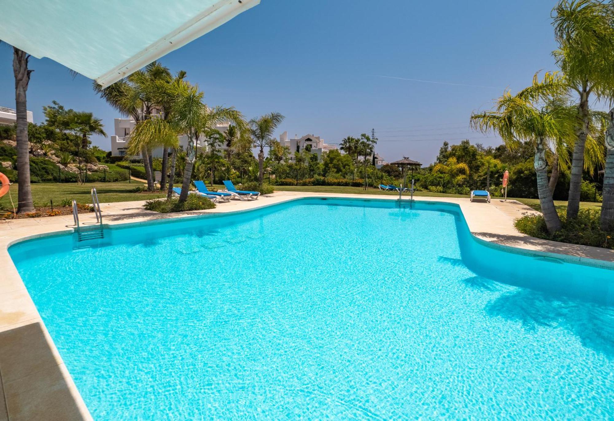 Alcazaba Lagoon 2425 Luxury Private Beach Estepona Bagian luar foto