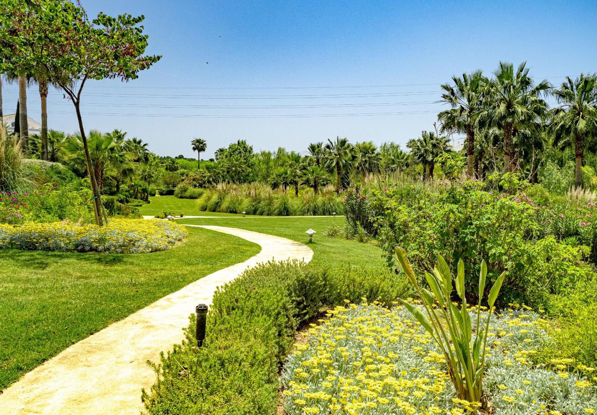 Alcazaba Lagoon 2425 Luxury Private Beach Estepona Bagian luar foto